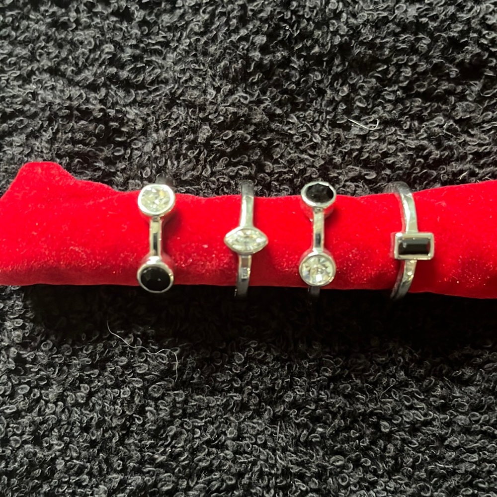 4 fashion rings approximate size 6 1/2 - 7
